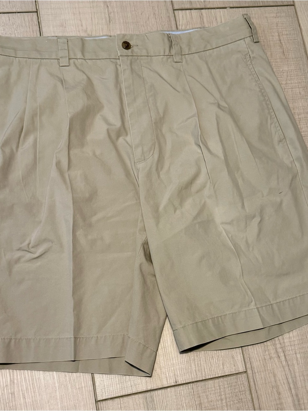 Brooks Brothers Beige Flat-Front Men’s Shorts